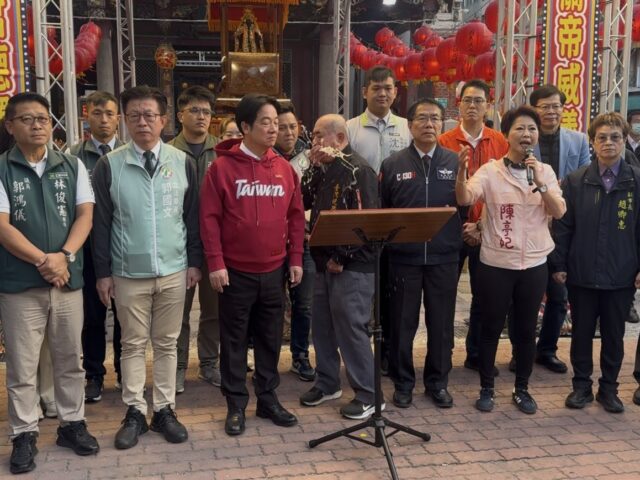 台灣新聞通訊社-武廟主委嘔吐 黃偉哲遭疑態度漠然 本尊回應：非醫療專業不阻搶救動線