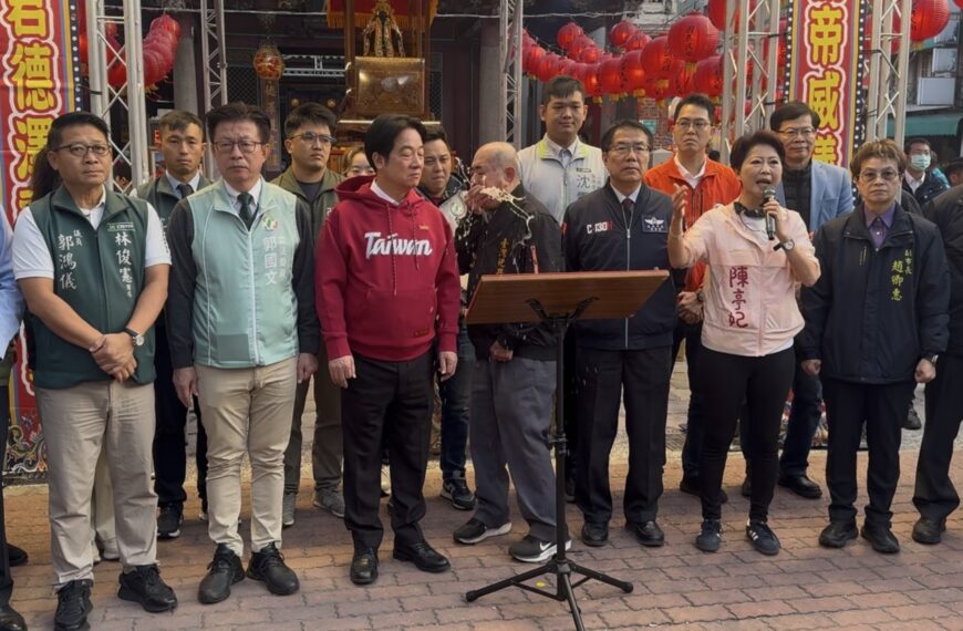 台灣新聞通訊社-武廟主委嘔吐 黃偉哲遭疑態度漠然…本尊回應：非醫療專業不阻搶救動線