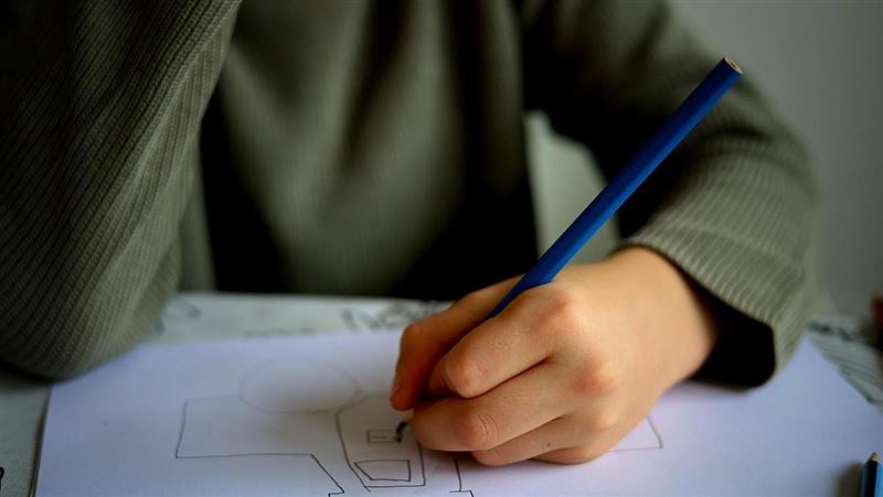 台灣新聞通訊社-南投某基金會爆不倫！女老師誘騙男學生回租屋處　二度「身教」竟獲緩刑