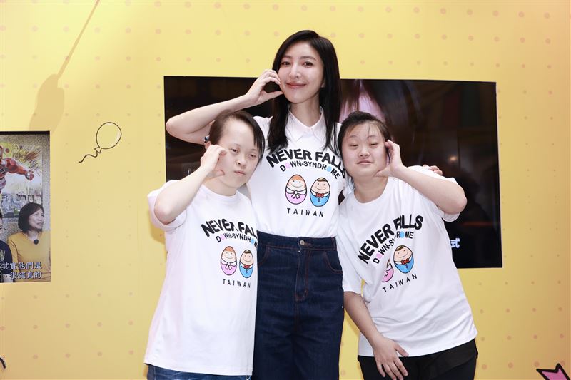 台灣新聞通訊社-楊謹華與唐寶寶共舞 響應Sugar搖挑戰倡尊重共融