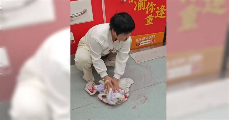 台灣新聞通訊社-22歲女孩地鐵吐血！下秒「脫外套擦地板」惹心疼　背後催淚故事曝光