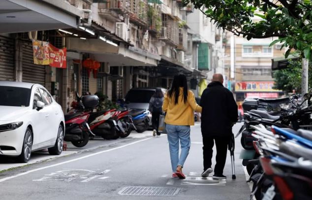 台灣新聞通訊社-李四川拋老公寓增設電梯 Cheap酸:把人弄下樓到馬路變移動神主牌?