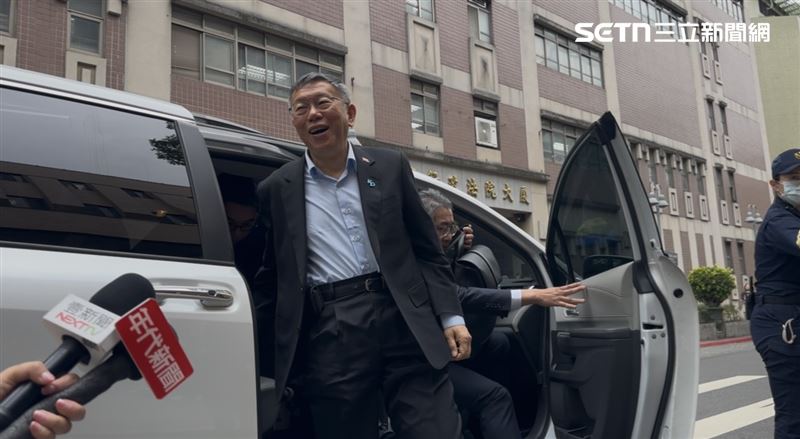 台灣新聞通訊社-柯文哲宣判／宣判前十分鐘！柯文哲抵達北院　小草喊加油