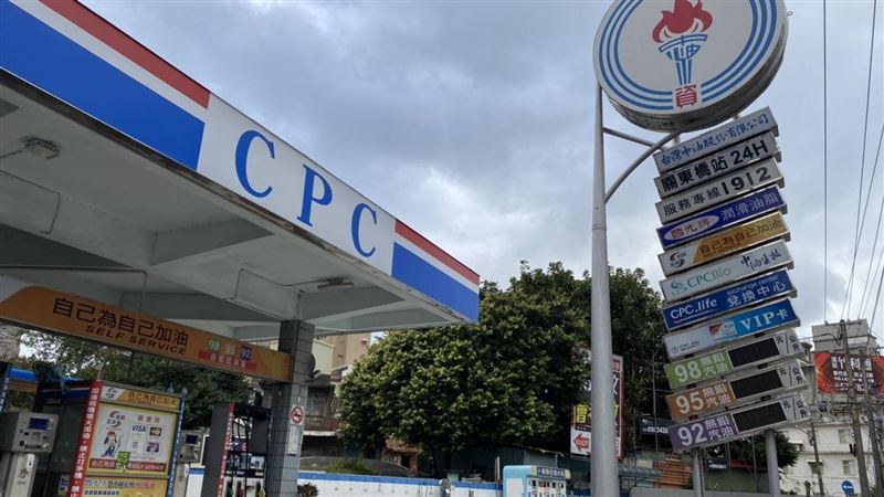 台灣新聞通訊社-快加油 中油吸收75%虧損達34億!今汽油漲1.8元 創2年半新高
