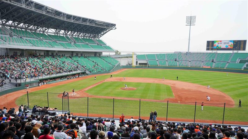 台灣新聞通訊社-中職／看台缺少橫向動線！亞太主球場拆座椅　台南體育局：開幕戰後改善