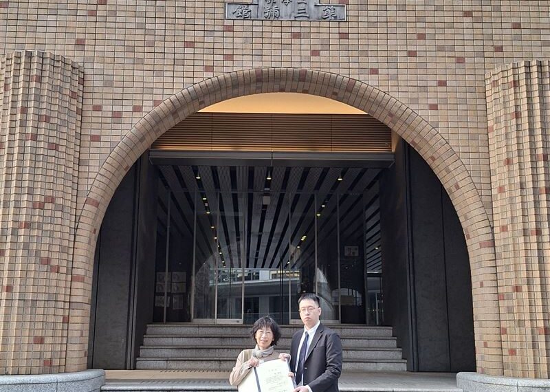 台灣新聞通訊社-柯文哲宣判／律師酸爆小草：柯傅堯就是沒結婚，不然一切合法謝謝指教