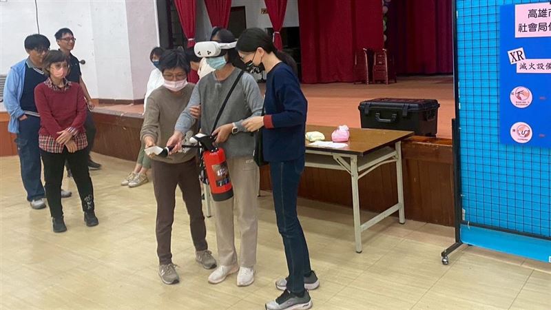 台灣新聞通訊社-高雄首創導入「XR虛擬滅火」科技 公私協力強化社福機構防災韌性
