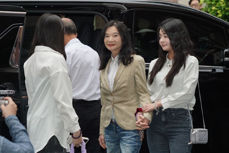 台灣新聞通訊社-應曉薇加保3000萬!北院過夜、早餐吃公發麵包 下午沒籌到錢恐再被羈押