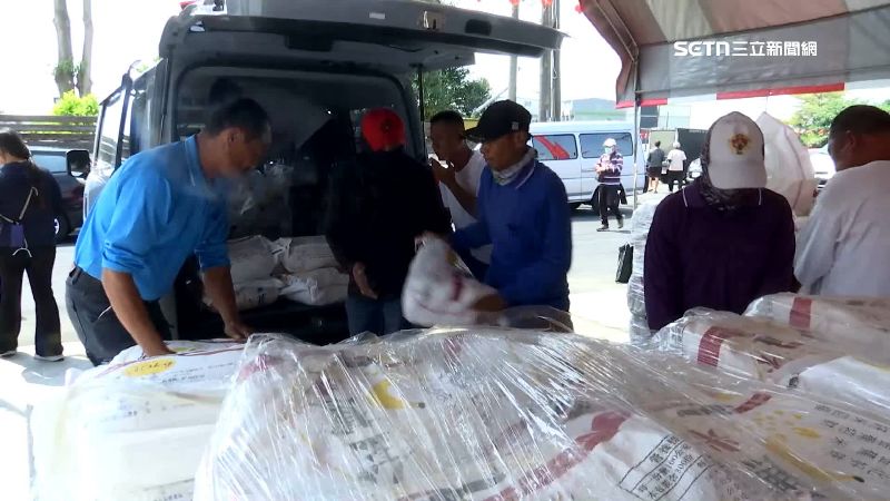 台灣新聞通訊社-新廟落成即行善!屏東里港玉賢宮舉行大佈施