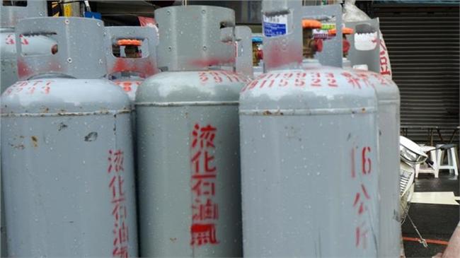 台灣新聞通訊社-戰爭釀石化供應大亂！經濟部祭出「凍漲」等3措施