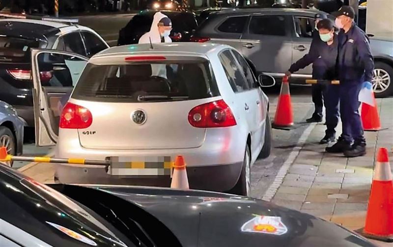 台灣新聞通訊社-台中連環情殺／鐮刀割頸受害人未喪命　凶手繞路3公里奔警局超詭異