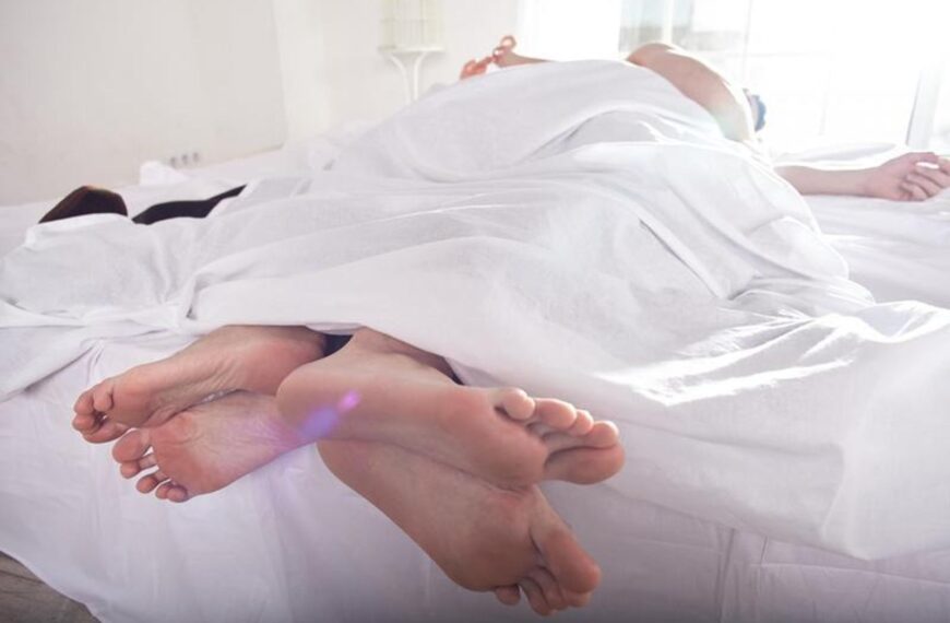 台灣新聞通訊社-董座病逝手機藏鹹濕對話 美女秘書靈堂前攤牌嗆「我跟你爸睡很久了」