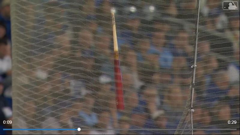 台灣新聞通訊社-MLB／經典賽多明尼加隊友對決　小葛雷諾斷棒卡護網！比賽一度暫停