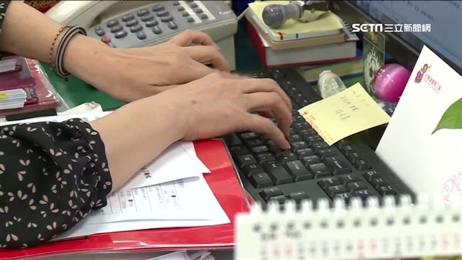 台灣新聞通訊社-鐵飯碗不香了？他列5大弊端嘆「公務員根本沒優勢」　掀兩派熱議