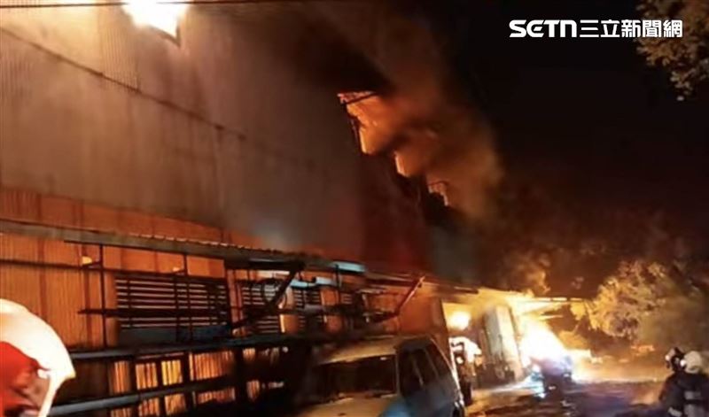 台灣新聞通訊社-南港工廠惡火！電話求救20分鐘斷訊　2樓夫妻慘成焦屍