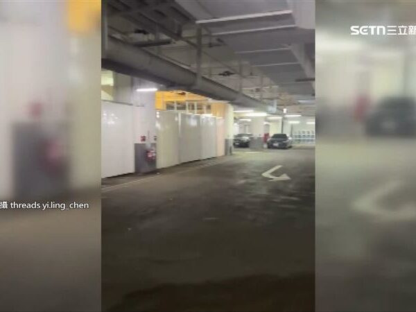 台灣新聞通訊社-百貨電梯突停頓後「下降B4」　4女嚇壞急求救