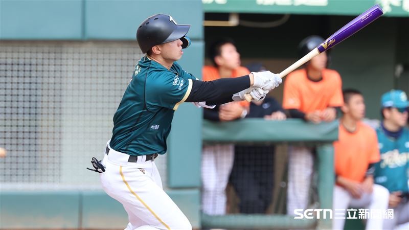 台灣新聞通訊社-中職/亞太首安出爐!曾子祐直擊全壘打牆長打 獅帝芬投出亞太首K