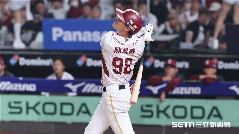 台灣新聞通訊社-中職／扛第3棒更能打！陳晨威首局狙擊梅賽鍶　大巨蛋跨場連2打席開轟
