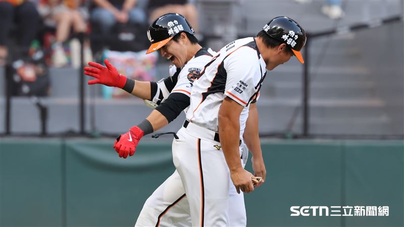 台灣新聞通訊社-中職／讓「最大咖獅迷」賴清德露出笑容　統一獅亞太首戰擊退台鋼雄鷹