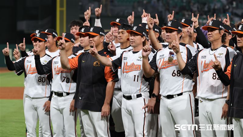 台灣新聞通訊社-中職／賴清德贈送總統府模型給統一獅　林岳平：每天惦記著要去總統府