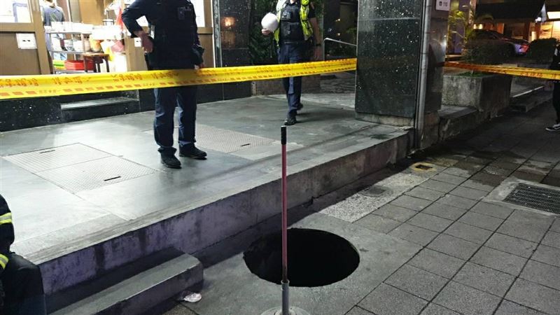 台灣新聞通訊社-快訊/大巨蛋旁見黑洞!母子散步踩空「瞬間消失」重摔落地…人孔蓋呢?