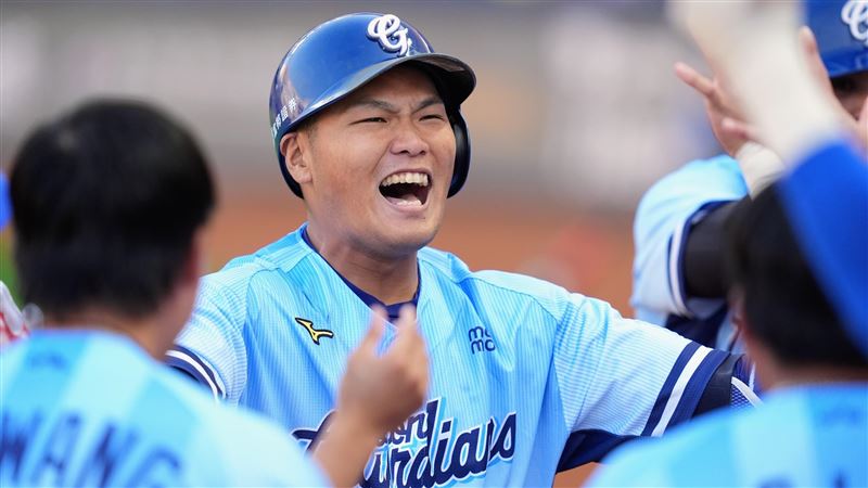 台灣新聞通訊社-中職／悍將不一樣了！狂敲17安擊倒兄弟　跨季7連勝寫下隊史新紀錄