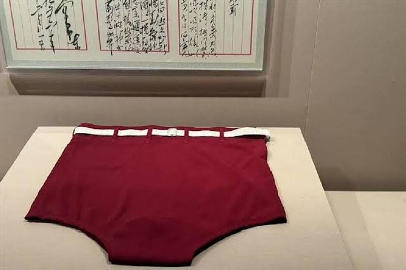 台灣新聞通訊社-毛澤東「亮紅色內褲」不是AI是真遺物！私人醫生爆：不刷牙、有性病
