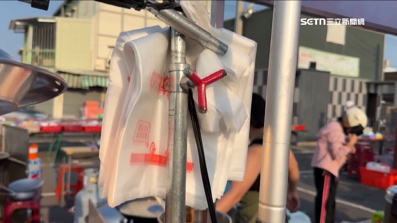 台灣新聞通訊社-獨家／塑膠袋、餐盒「時價」受不了　夜市攤推「自備優惠5元」