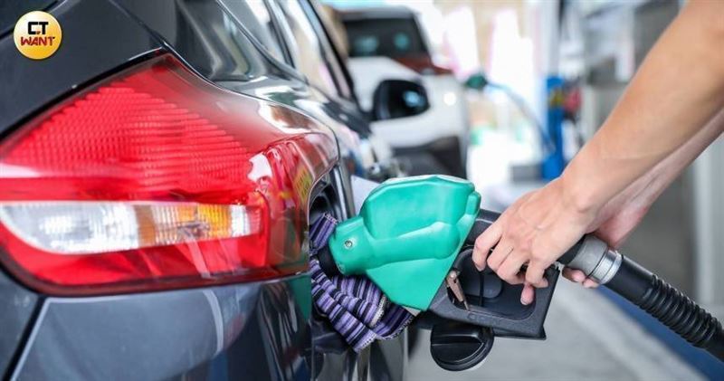 台灣新聞通訊社-油價漲不停!他問「可拿空桶囤汽油嗎」 內行給建議