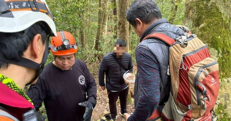 台灣新聞通訊社-韓籍男獨闖四稜溫泉體力不支受困山區　「離線地圖」助定位順利獲救