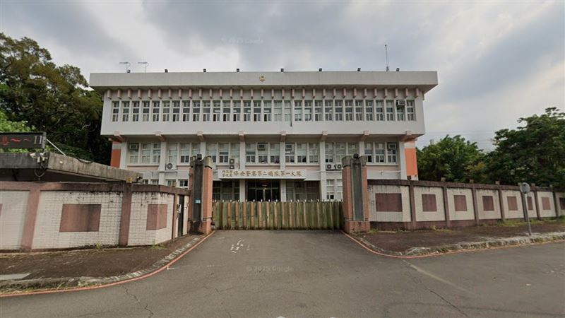 台灣新聞通訊社-獨家／保二總隊第一大隊隊員練習垂降出意外　5F掉到2F全身擦挫傷送醫