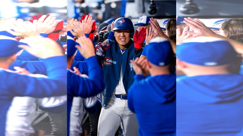 台灣新聞通訊社-MLB/首支長打就是全壘打!岡本和真首轟報到 藍鳥3轟橫掃運動家