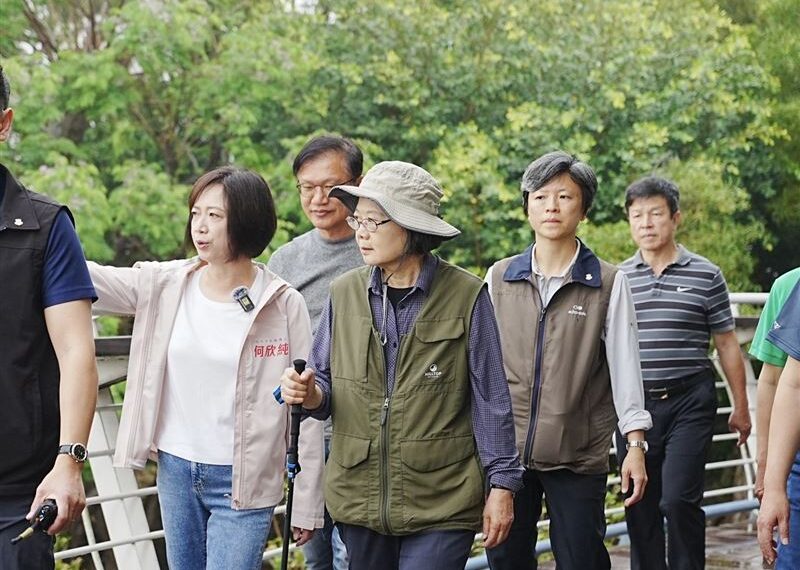 台灣新聞通訊社-登山界網紅又出巡！何欣純「妳頭髮為何沒亂？」蔡英文一句神回笑翻全場