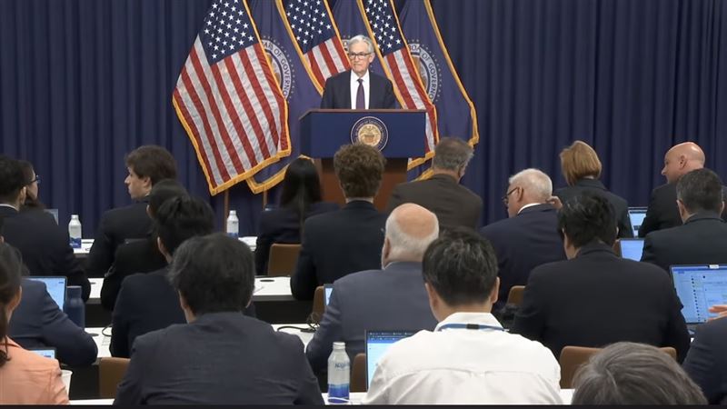 台灣新聞通訊社-聯準會利率不降反更鷹！市場恐慌蔓延　法人反而這樣建議