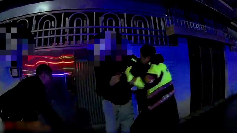 台灣新聞通訊社-健身網紅蔣政酒駕被攔…拒捕揮拳毆警！昔被爆性騷女星爭議不斷