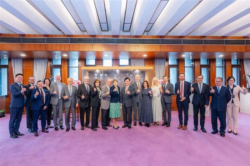 台灣新聞通訊社-林佳龍宴請美參議員團！盼組成「台美聯合艦隊」促進雙向投資