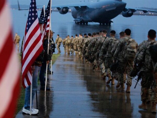 台灣新聞通訊社-美伊緊張對峙　勞伯施奈德籲美國恢復徵兵：18歲公民該當兵2年