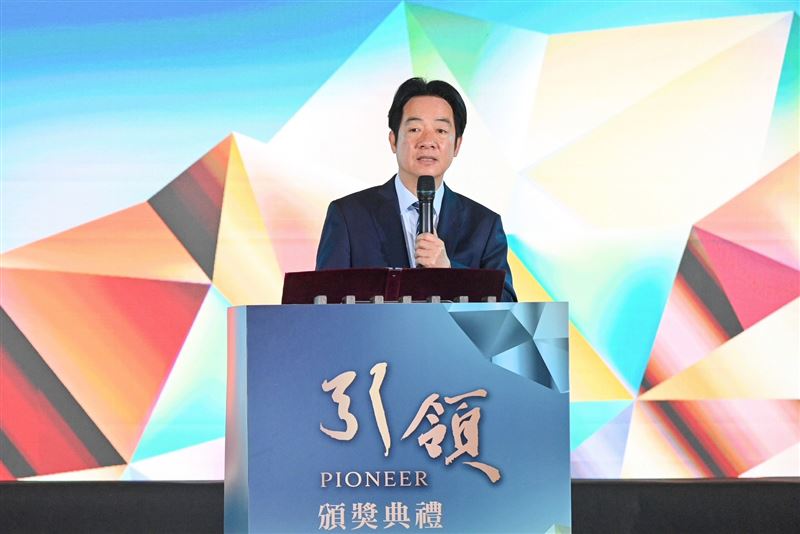 台灣新聞通訊社-黃暐瀚：反核變返核，將使賴總統遍體鱗傷，「短期內民調無法避免下滑」