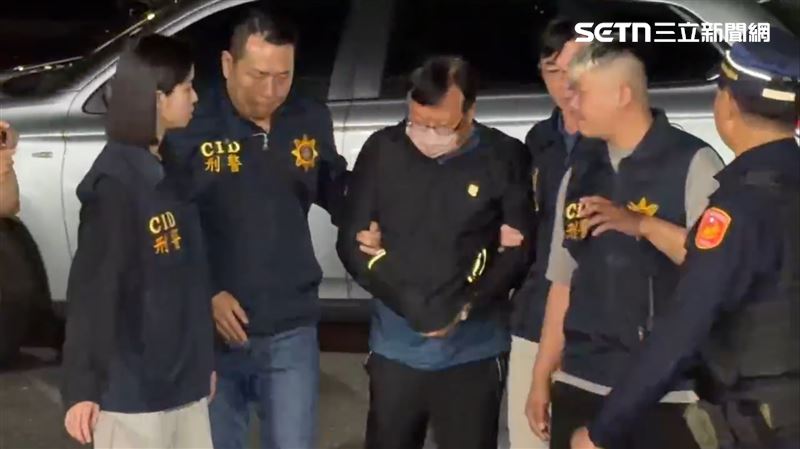 台灣新聞通訊社-剪斷腳環！中油最貪徐漢押回警局畫面曝 身形消瘦全程不發一語