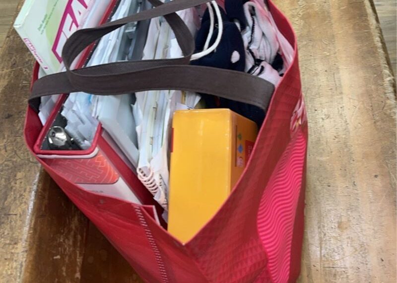 台灣新聞通訊社-女師讓國小童餓到下課、命提「6斤書櫃」移動！家長心碎　教育局回應了