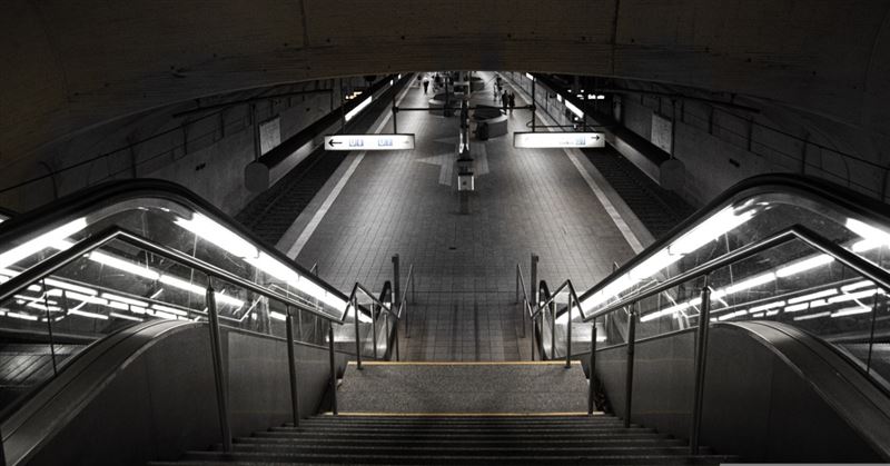 台灣新聞通訊社-日男跳軌化身人肉砲彈彈回月台！20多歲台籍女遭砸中 頭部重擊急送醫