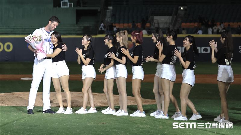 台灣新聞通訊社-中職／富邦悍將4月3、4日主場開幕戰　傳奇洋投羅力受邀開球還辦簽名會