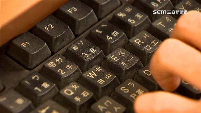 台灣新聞通訊社-時代變了！網揭「4~8年級生」特有技能　面試官曝現況：9年級後都不會