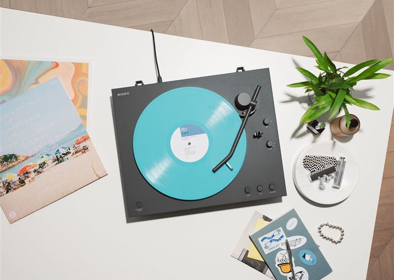 台灣新聞通訊社-一鍵開啟全自動播放！Sony推藍牙黑膠唱盤　樂迷、發燒友輕鬆跟復興浪潮