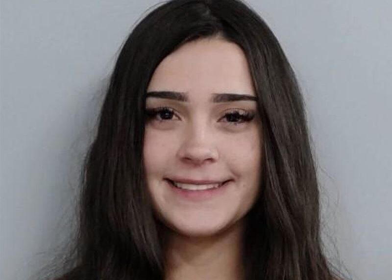 台灣新聞通訊社-20歲正妹酒駕開車衝撞人群釀4傷!入獄照當網美照甜笑挨轟