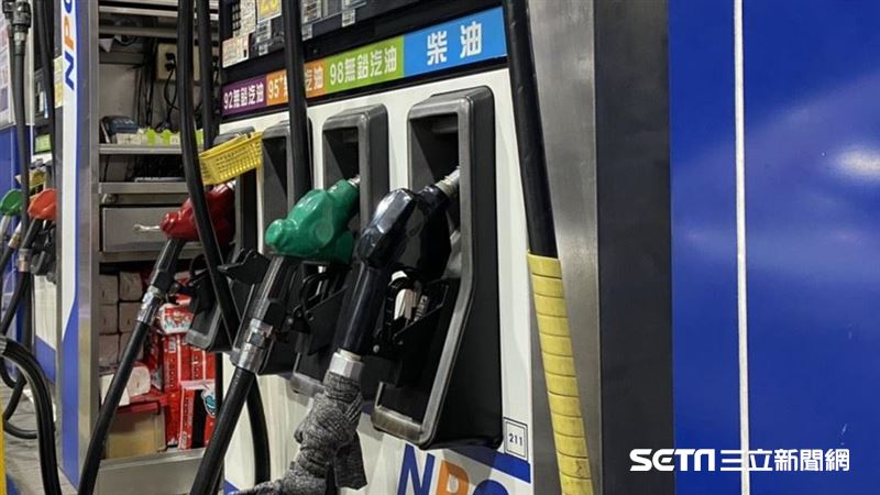 台灣新聞通訊社-汽油大漲1.8元！加油站湧排隊潮塞爆　律師揭1事：等超過這時間反倒虧