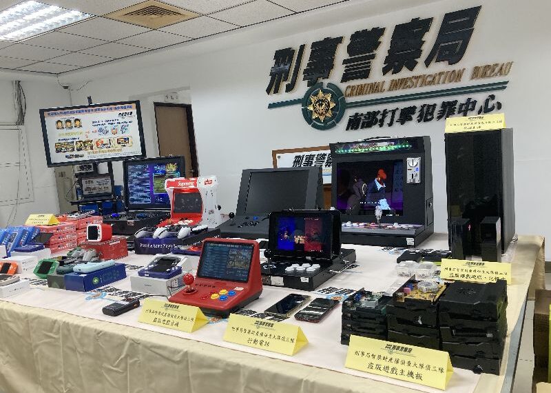 台灣新聞通訊社-直播主開箱復古街機藏盜版遊戲侵權逾11億　3嫌送辦