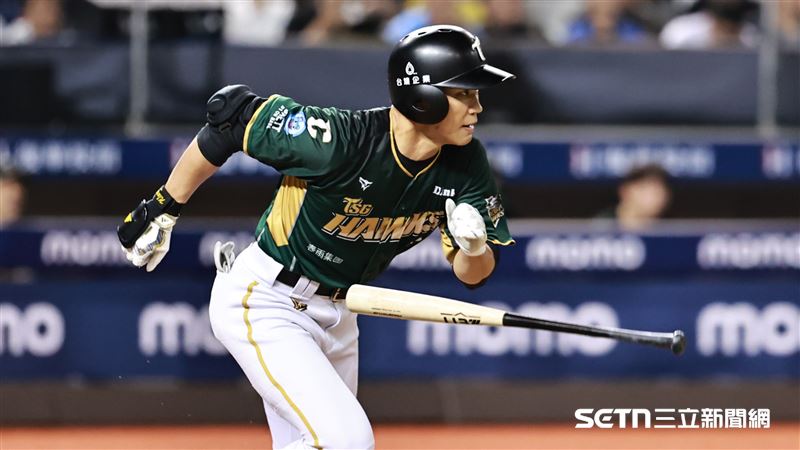 台灣新聞通訊社-中職／王柏融熱身賽不適提前退場　雄鷹回報最新狀況