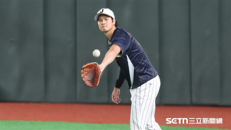 台灣新聞通訊社-MLB／大谷翔平對決楚奧特表情「由笑轉怒」　飆157KM火球讓他吞K