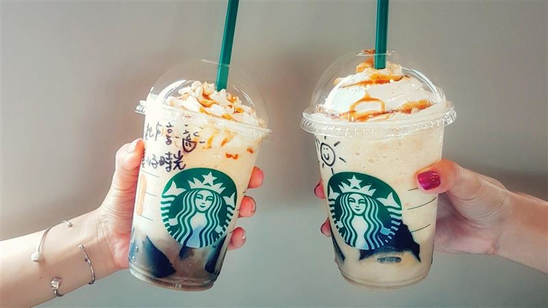 台灣新聞通訊社-星巴克買1送1、85℃咖啡半價！　爆紅「苦瓜爆檸茶」再度回歸